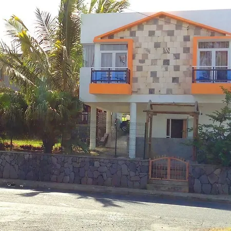 Chez Clenya Guesthouse